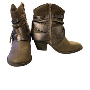 Pop Woman’s Size 8 Boho Fringed Ankle Boots Tan Suede NWT